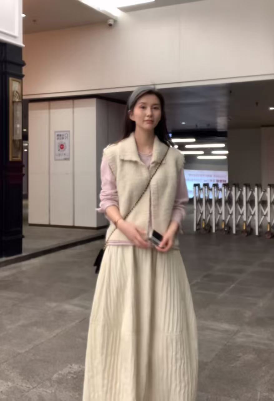 Korean Style Casual Three-Piece Set: Vest, Pink Base Shirt, and Diamond-Quilted Skirt - Image 3