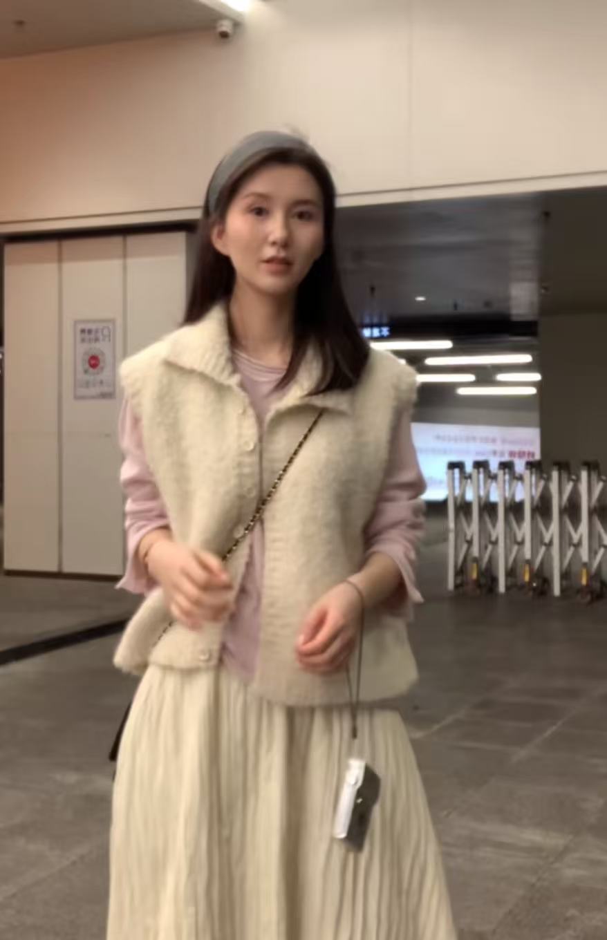 Korean Style Casual Three-Piece Set: Vest, Pink Base Shirt, and Diamond-Quilted Skirt - Image 4